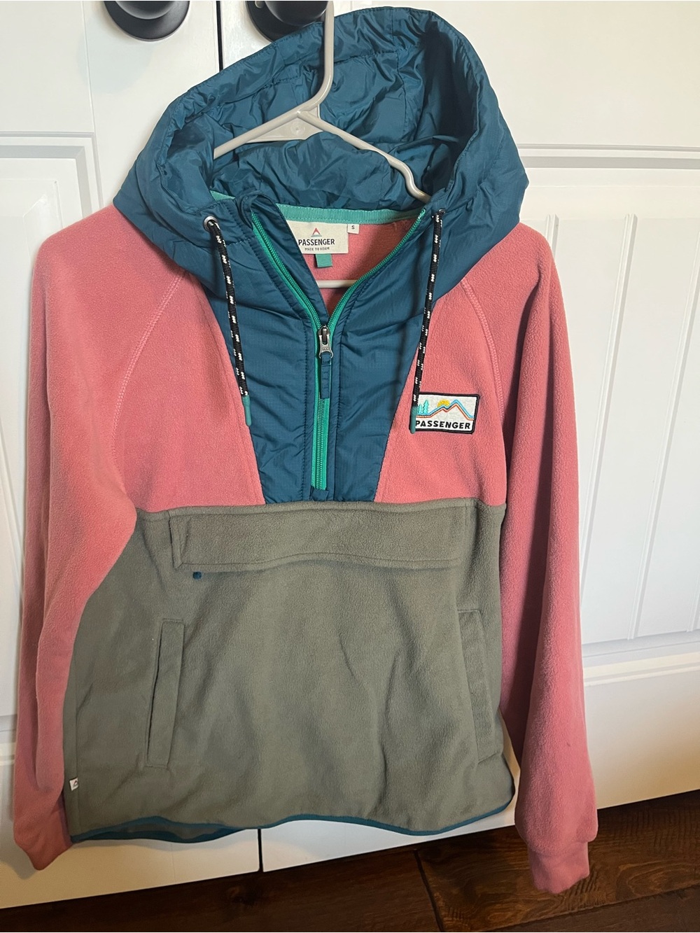 Passenger Women’s Hooded Fleece Jacket - Pink/Teal/Grey